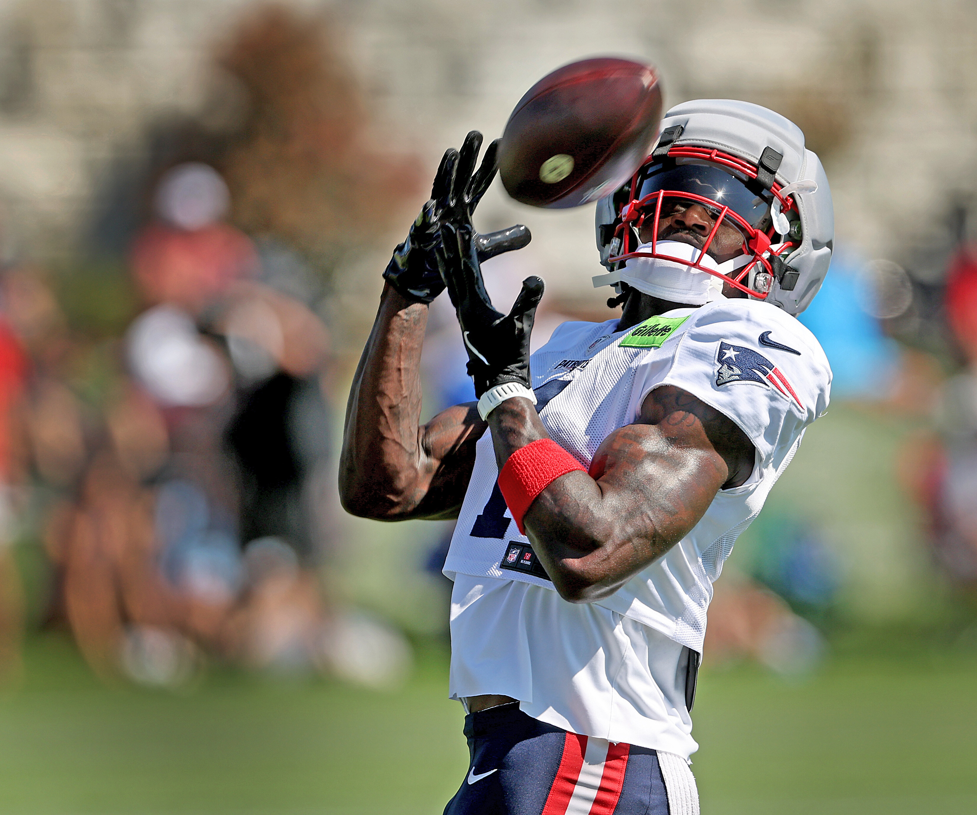 Mike Vrabel enjoying AJ Brown-Christian Gonzalez battle in Patriots camp