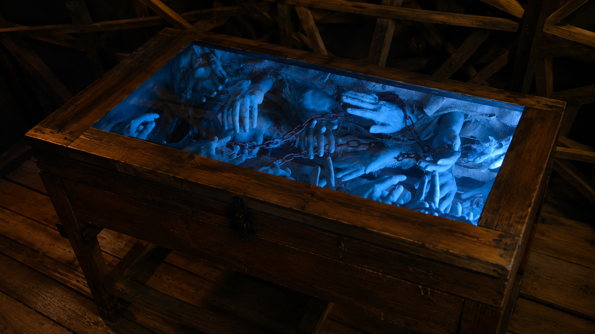 DIY guide to building a scary Halloween table decoration