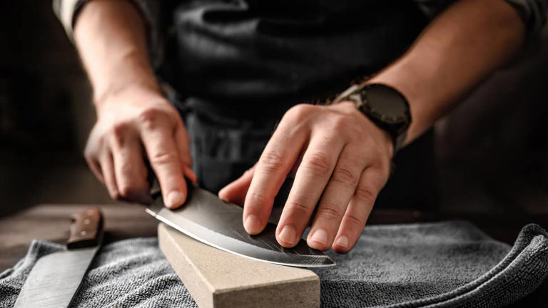 How to tell if your kitchen knife is dull or just rolled: Expert tips