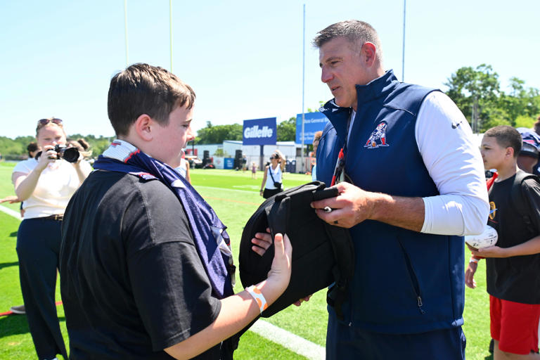 Patriots players surprise Woonsocket youths with school gear