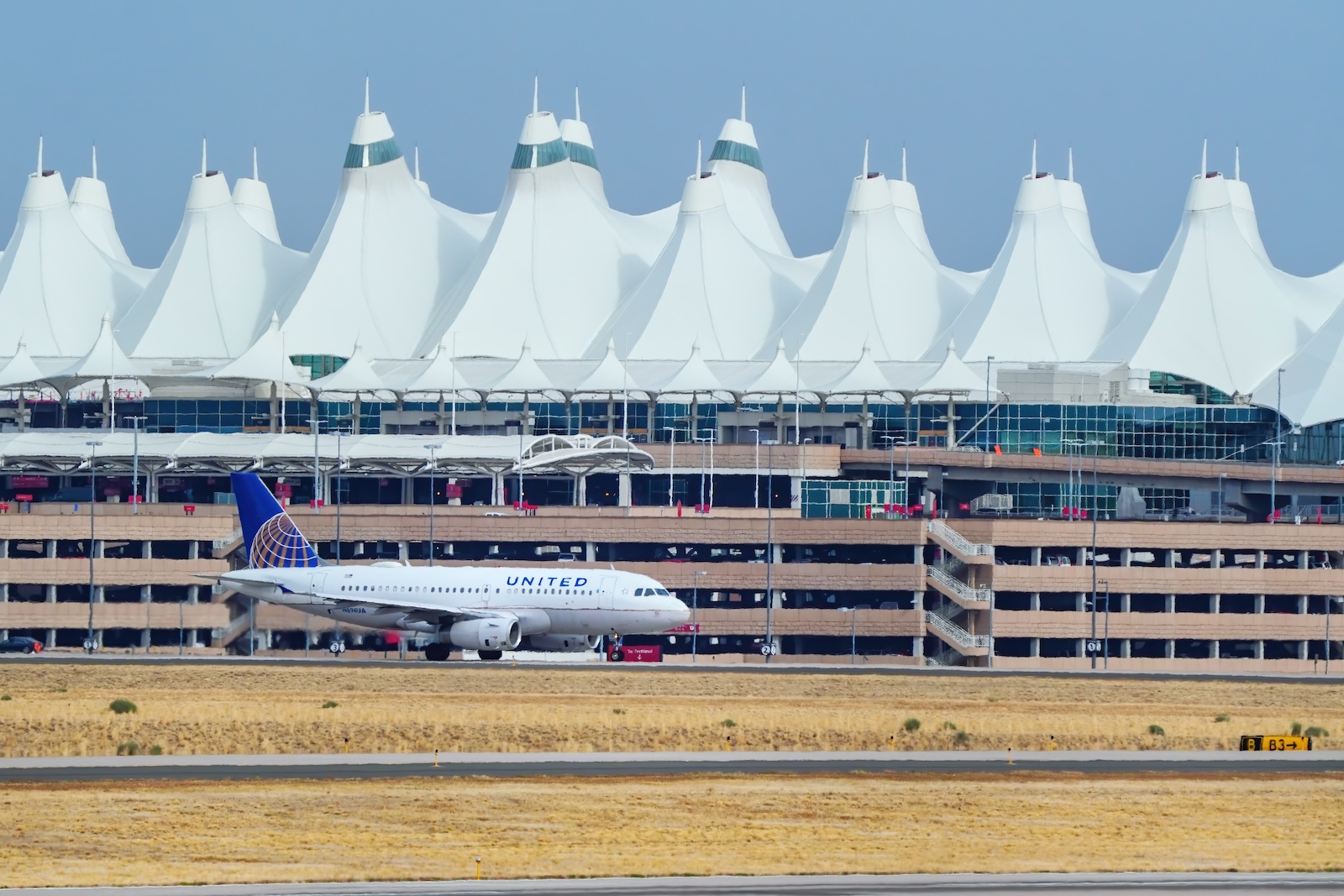 22 flights diverted after hitting severe weather, turbulence near Denver