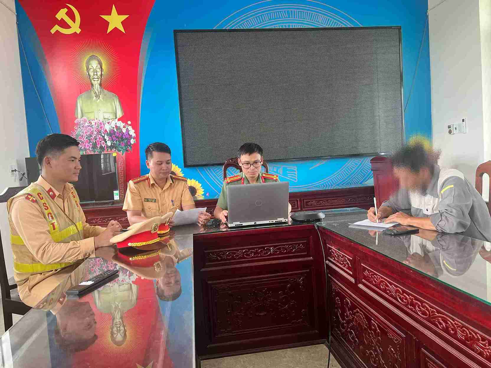 Đăng tin báo chốt CSGT, một người ở Hưng Yên bị phạt 7,5 triệu đồng