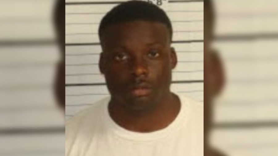 Child saves mom after man chokes her, bites hole in face: MPD