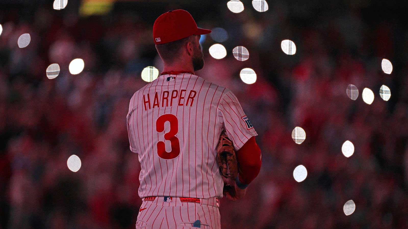 Bryce Harper shares hilarious messages he received from Phillies fans in right field
