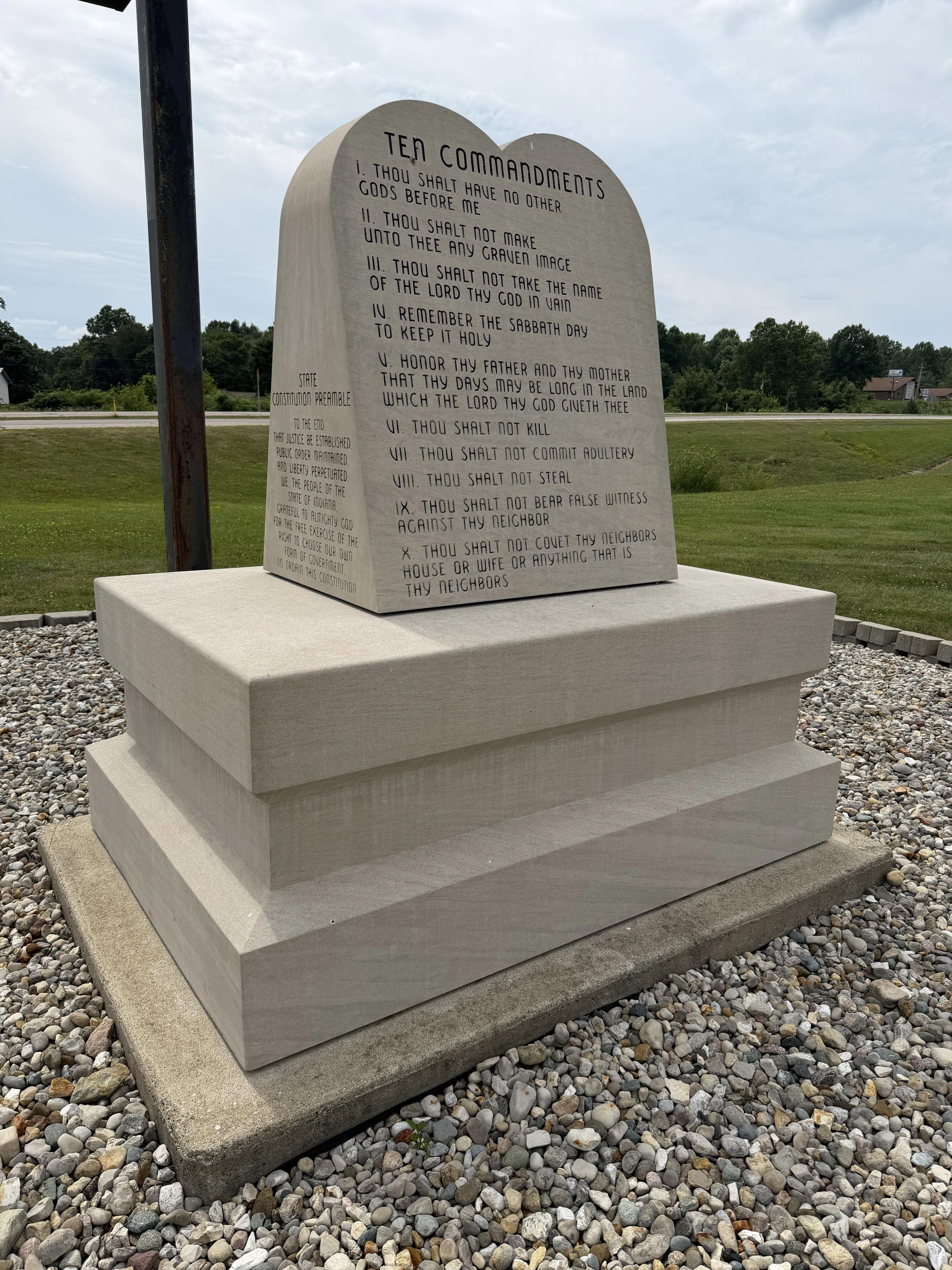 Maury School Board votes to display Ten Commandments in public schools