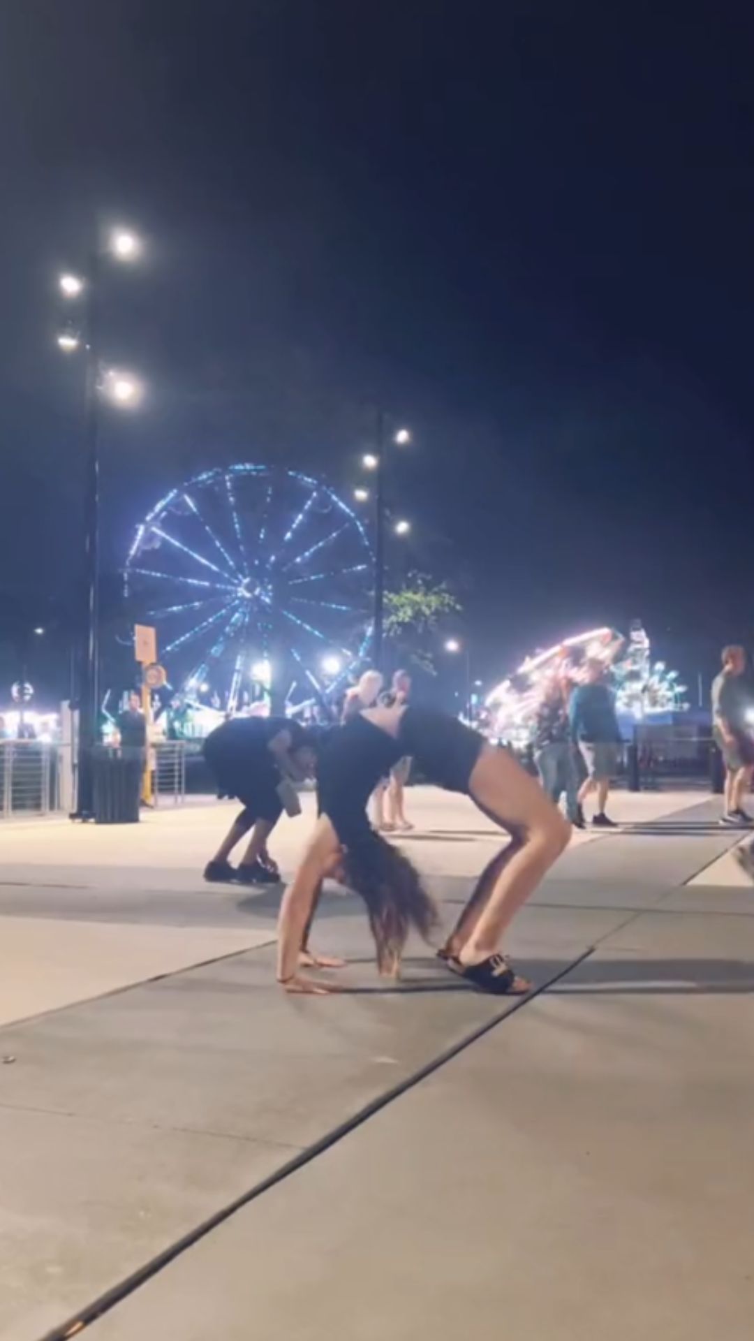 incredible-flexibility-moves-show-strength-and-body-control
