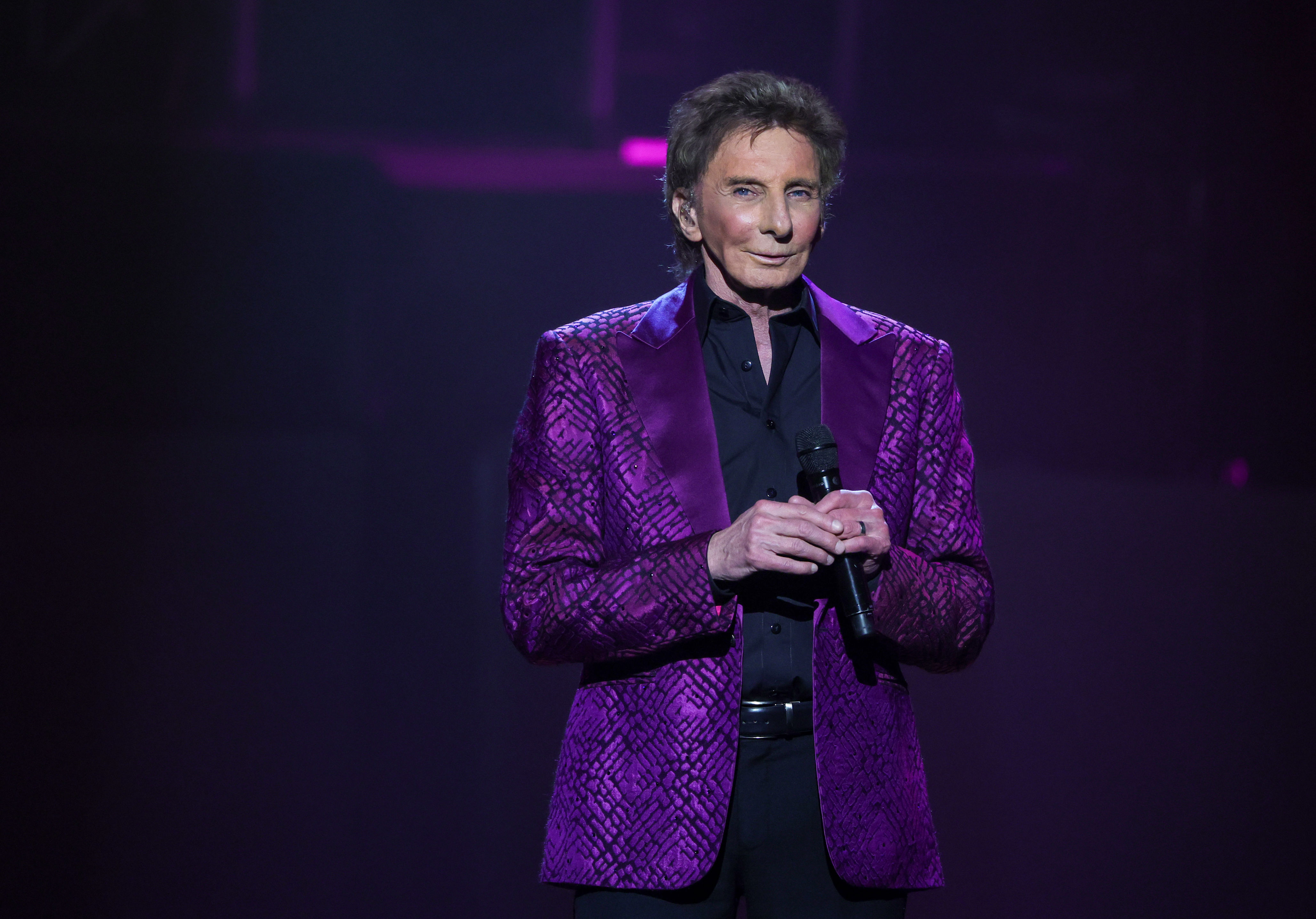 Barry Manilow cancels Kentucky concert minutes before showtime