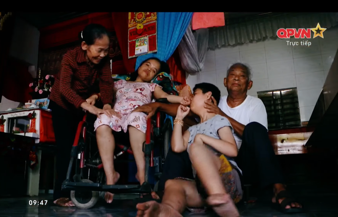 Ông Địu có 15 người con nhiễm chất độc da cam: Bố mong các con chết trước, con rất đau lòng