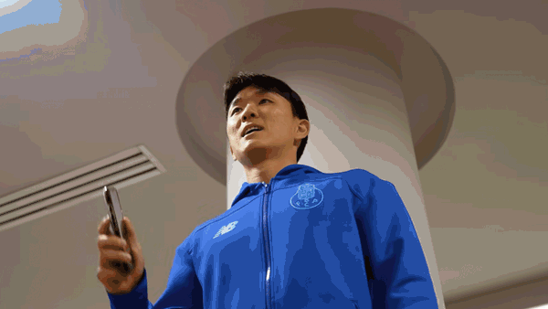 Hwang In-beom sings 'Ttaengbeol' at Porto welcome ceremony