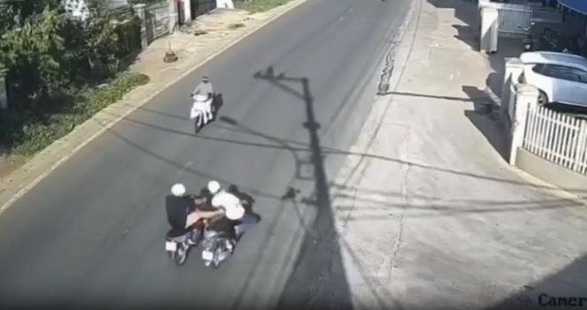 Tạm giữ hình sự người đàn ông đạp ngã chồng cũ của bạn gái