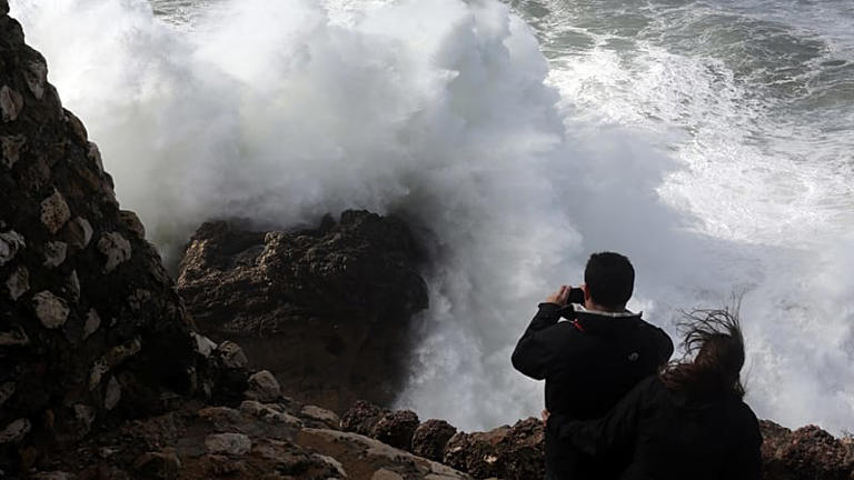 Greenpeace alerta de que el litoral portugués está en riesgo por un mar que avanza cada vez más