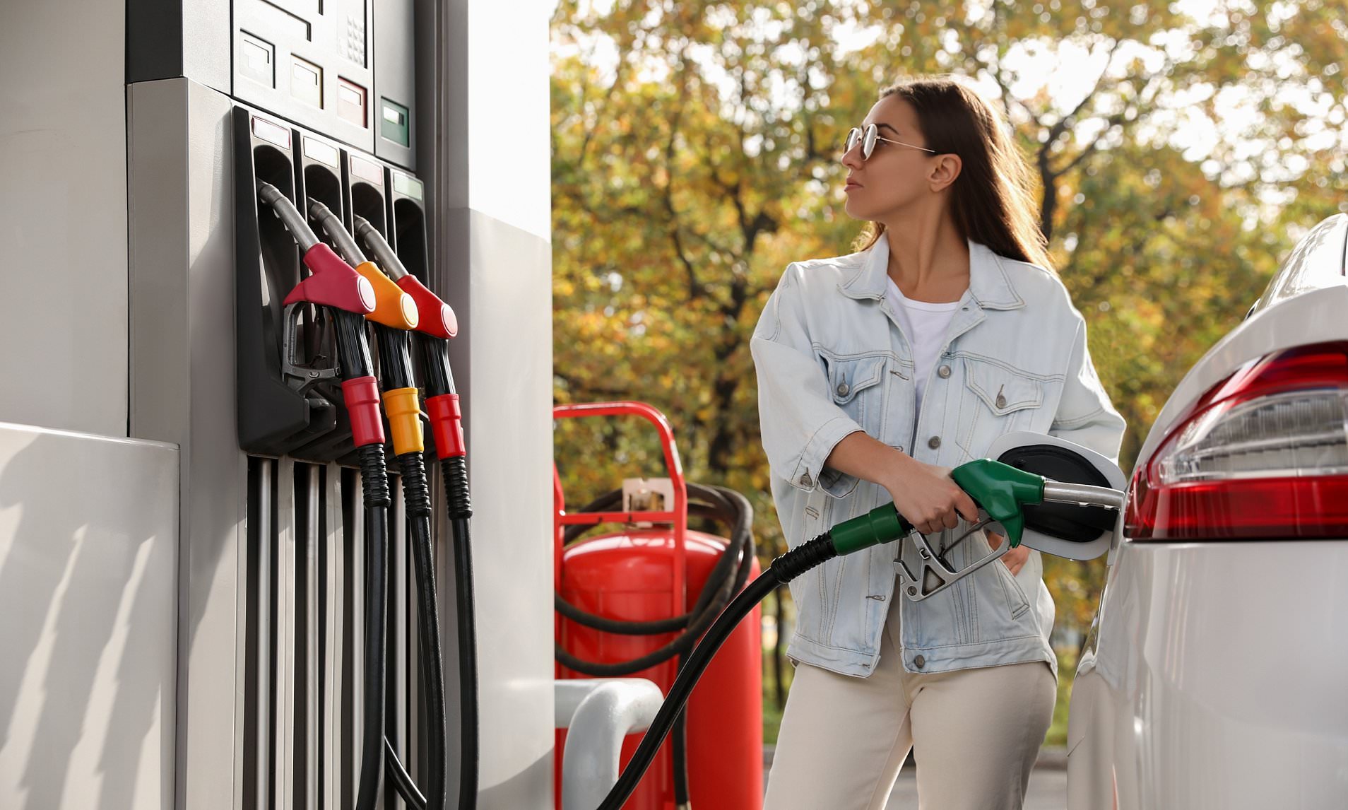 Average cost of filling family car hits £100 as pump prices soar again thanks to Iran war