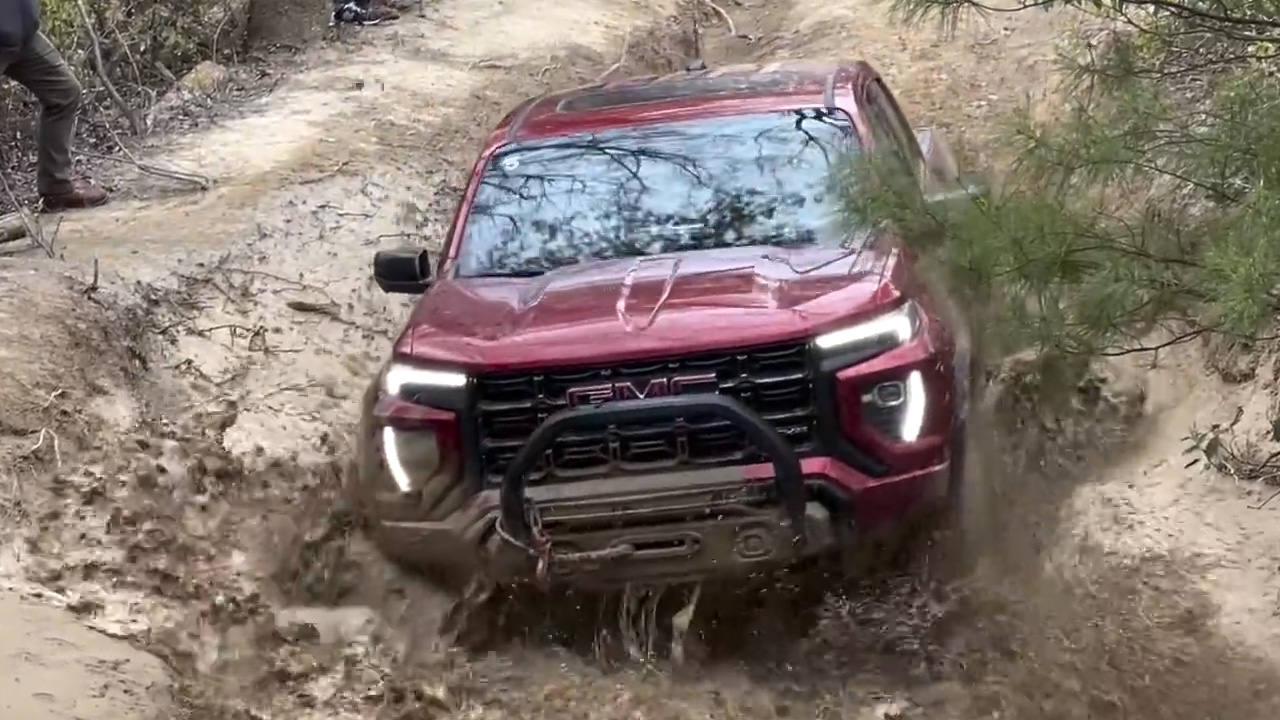 Canyon AT4X conquers tough off road trails