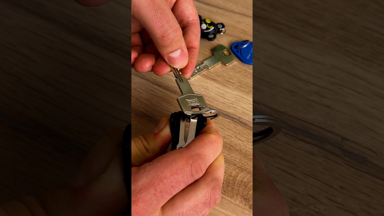 Easy way to put keys on a keychain #simple #keys #craft