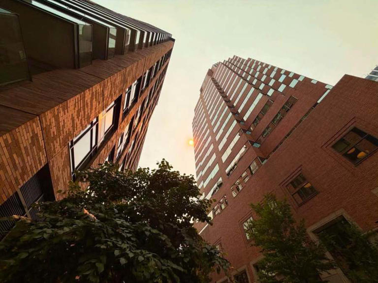 Summer heat builds, wildfire smoke remains around Portland