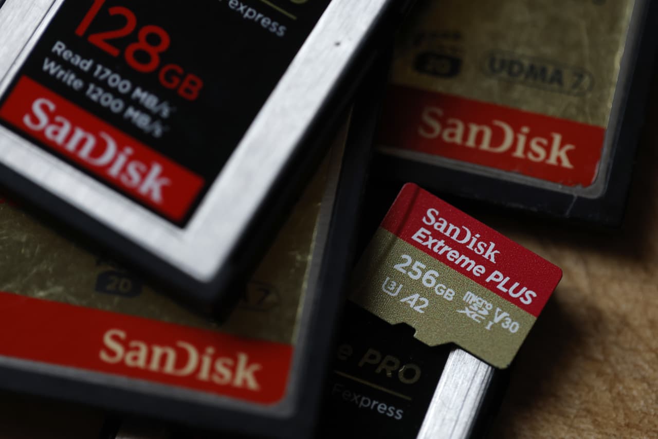 Sandisk just had its worst month ever. Earnings should prove AI demand is here to stay.