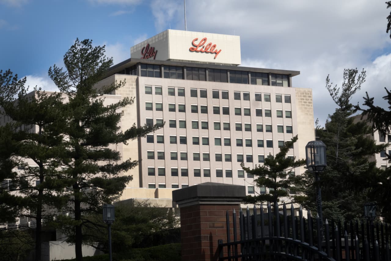 Healthcare stocks have been forgotten. Eli Lilly, McKesson, and 9 more to buy.