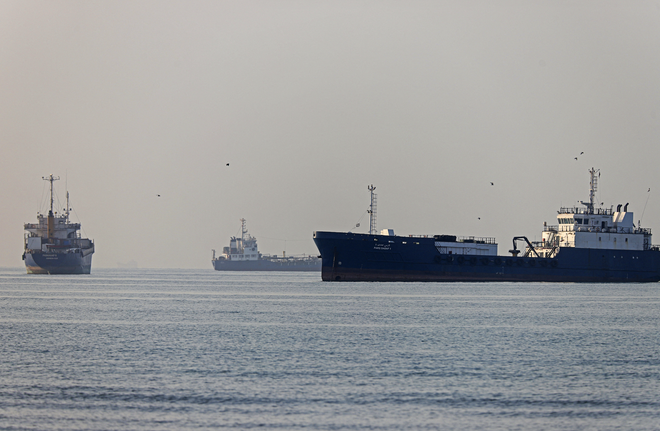 Reuters: Iran sẽ kiểm soát tàu vào vịnh Ba Tư qua Hormuz theo thỏa thuận với Oman