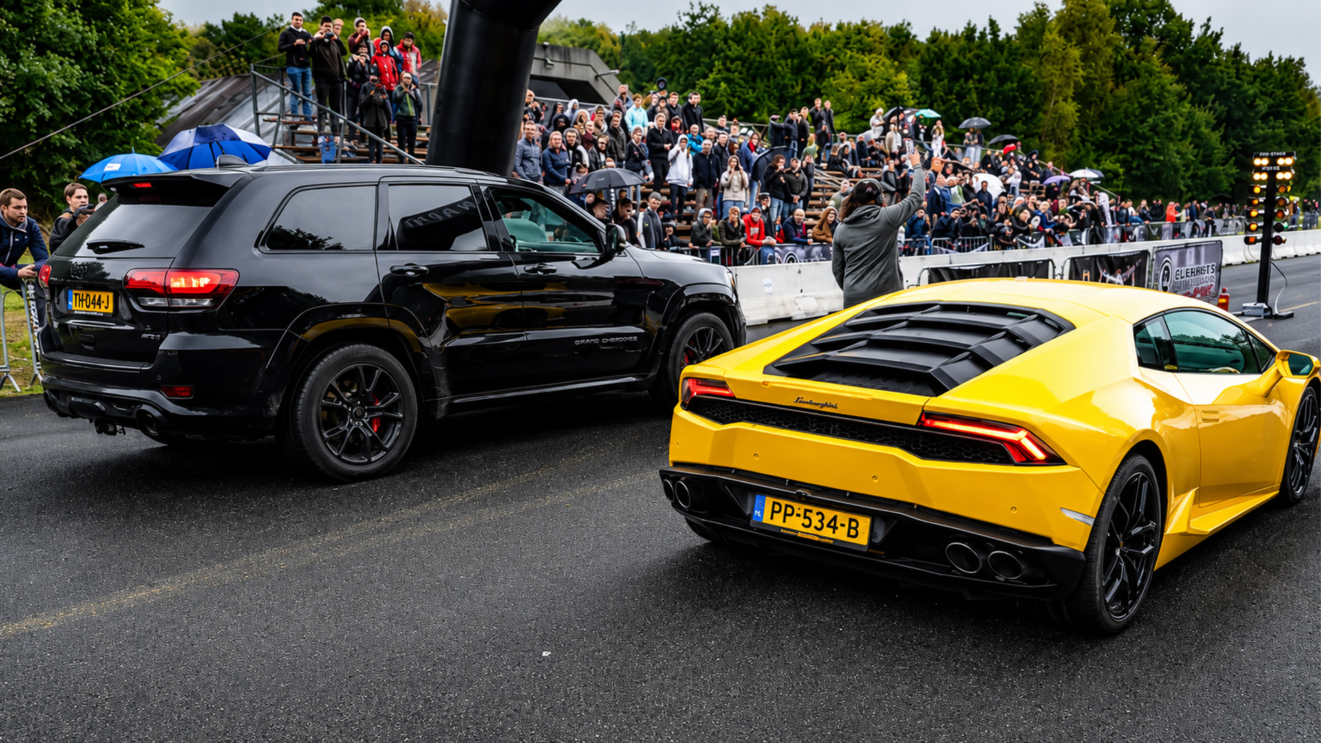 Jeep SRT takes on Lamborghini in straight line battle