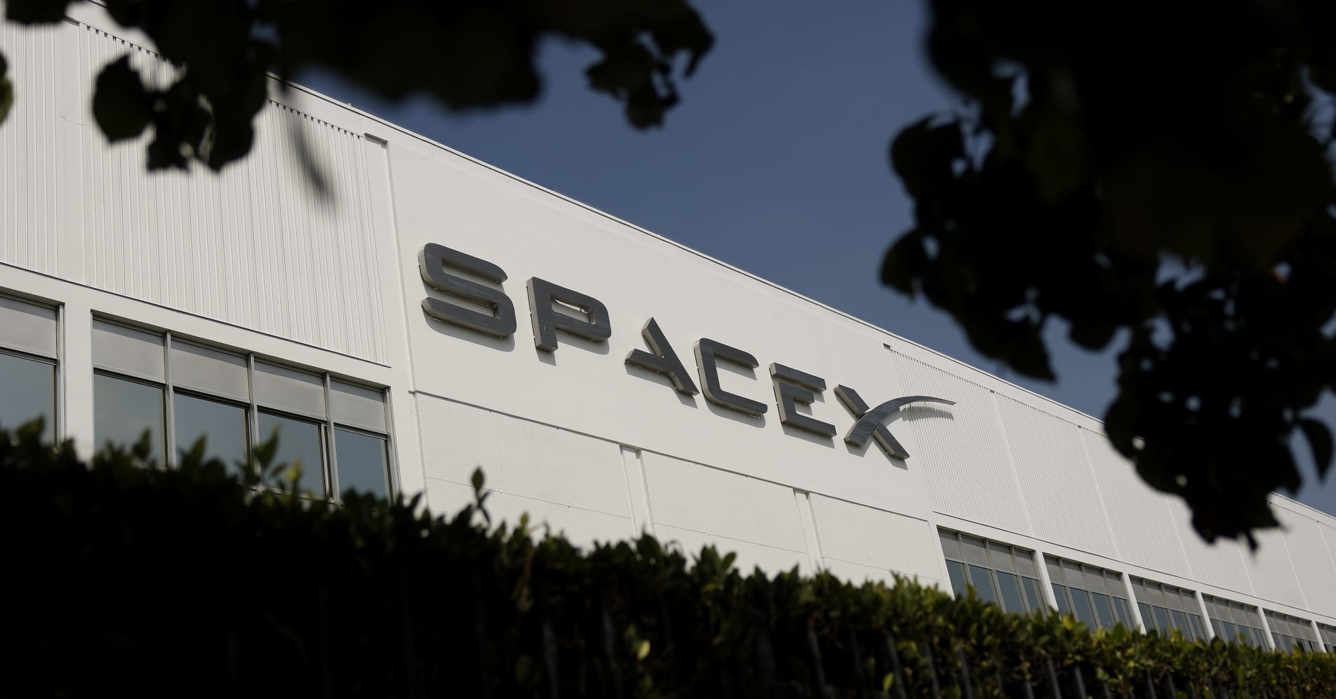 SpaceX's spending surge, the S&P 500's new record, Chipotle's salmonella scare and more in Morning Squawk