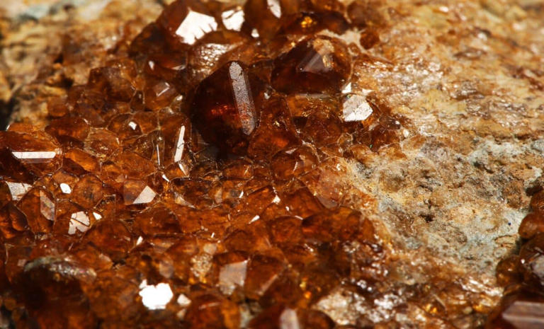 This Mars meteorite hid a rare gemstone mineral that may have formed ...