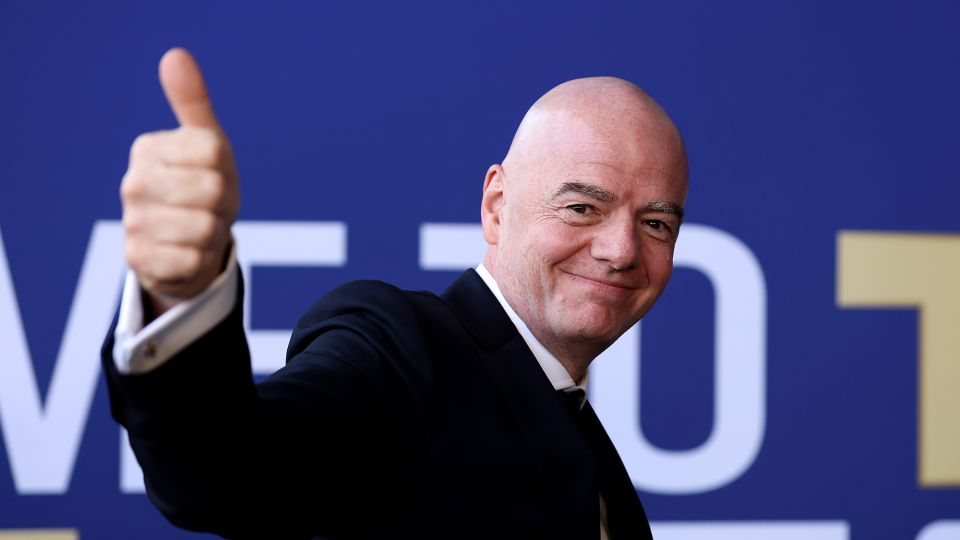 Infantino apologizes for 'mistakes' but retains FIFA's backing at crisis meeting