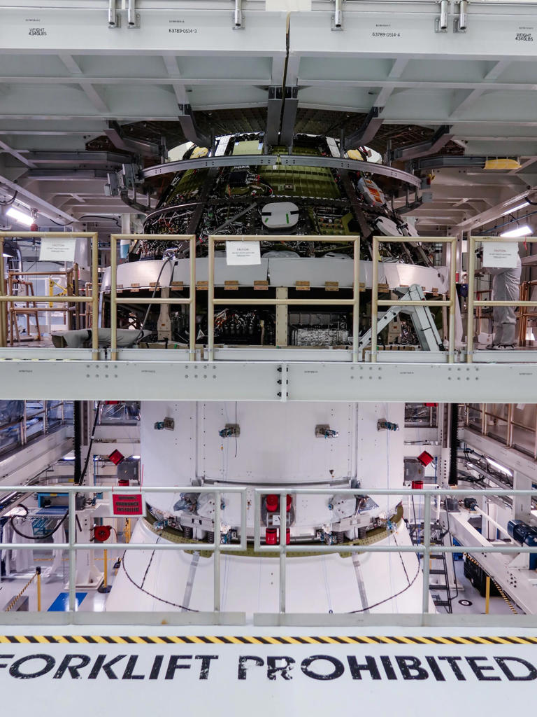 NASA's lunar lander race: Starship and Blue Moon prepare for Artemis ...
