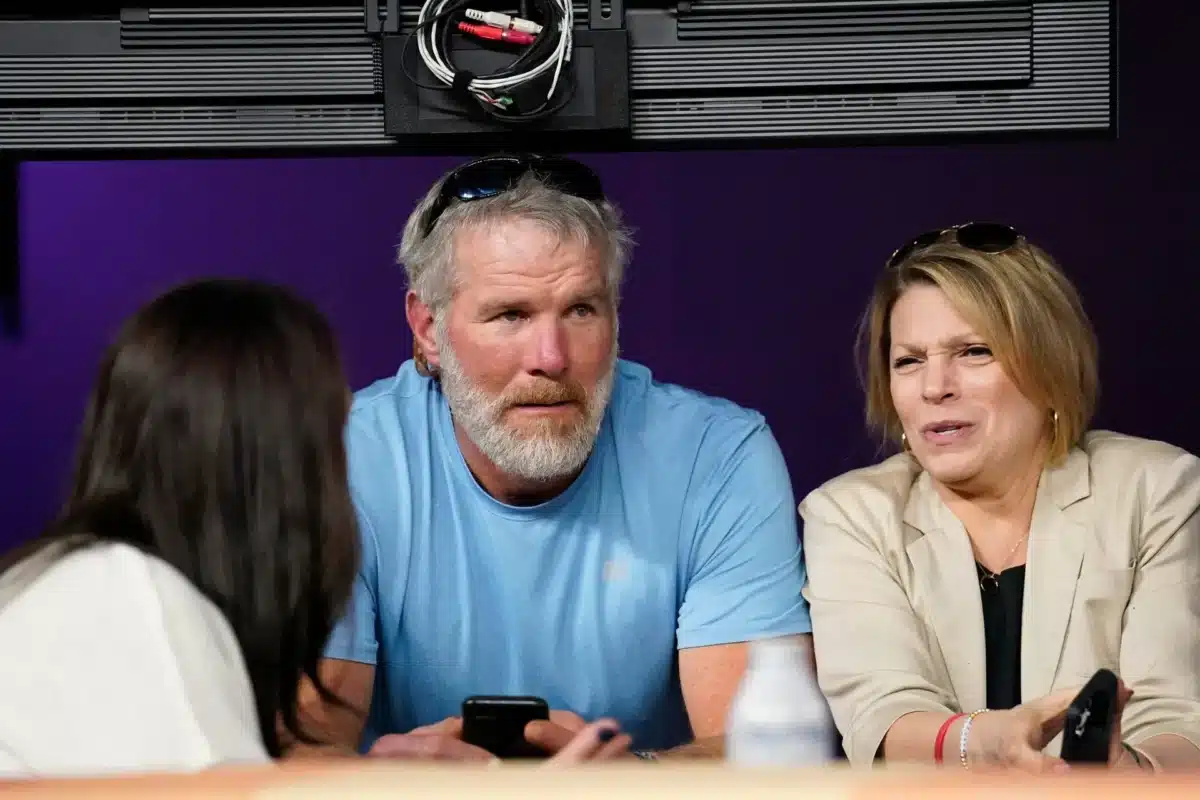 brett favre wife kids and net worth Image 4