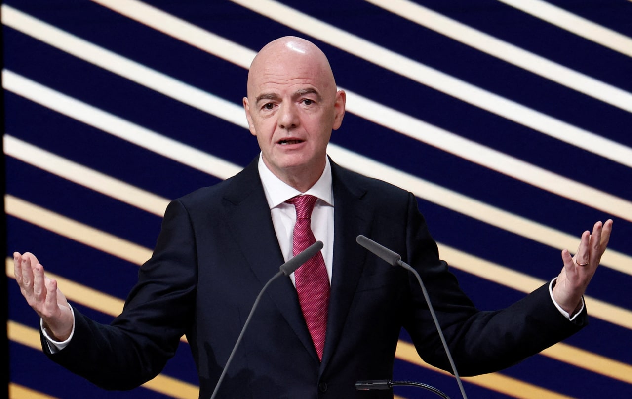 Infantino survives as FIFA president after emergency meeting