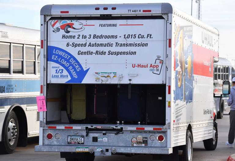 Milwaukee is a top destination for people leaving Chicago, U-Haul says