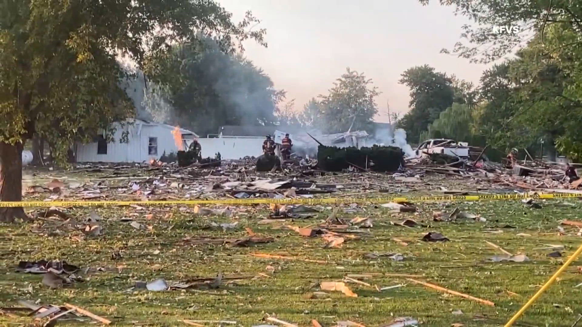 1 killed in Illinois house explosion