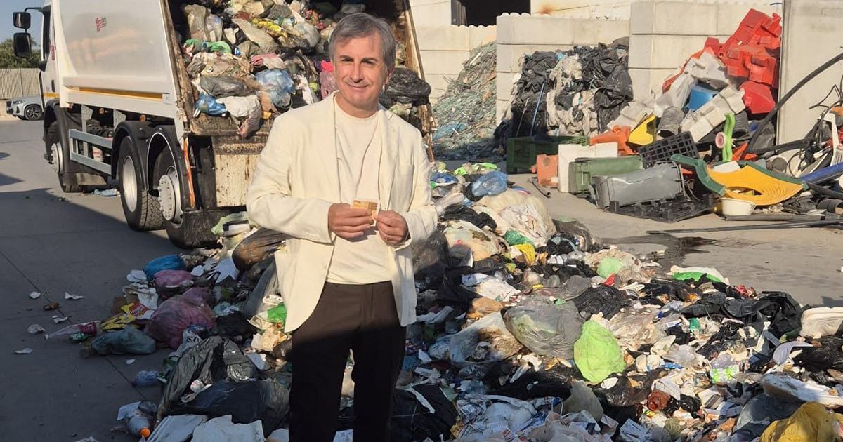 Waste workers helped one winner in Italy reunited with his ticket (Picture: Nicola Roberto Toscano)