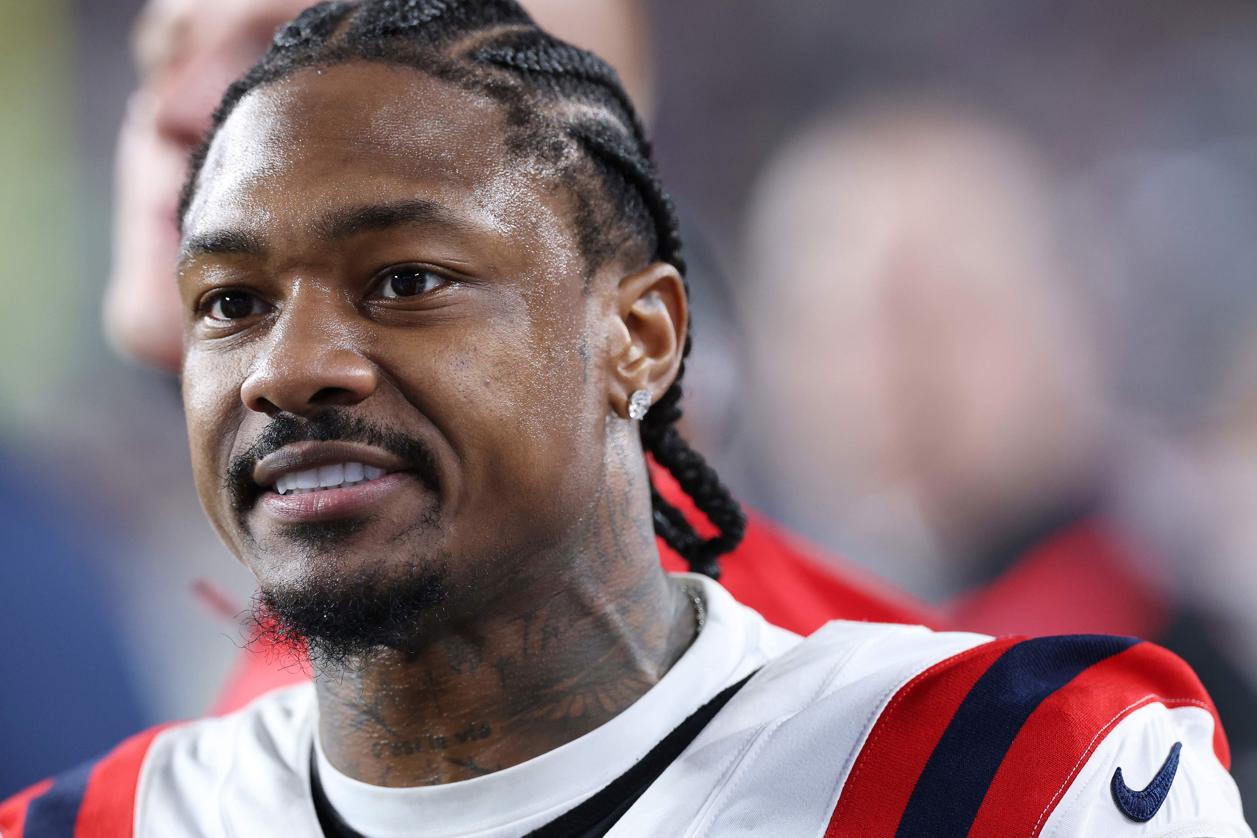 Ex-Patriots WR Stefon Diggs finally signs contract with new team