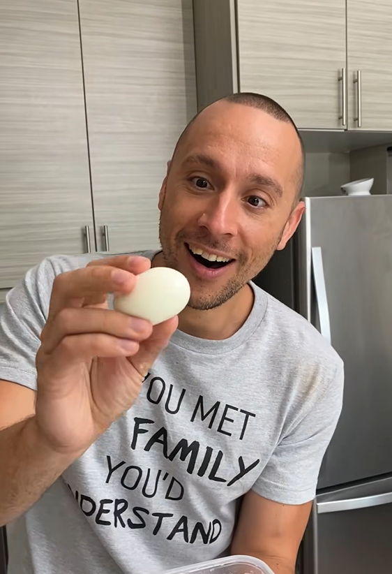 Easy egg peeling hack for boiled eggs