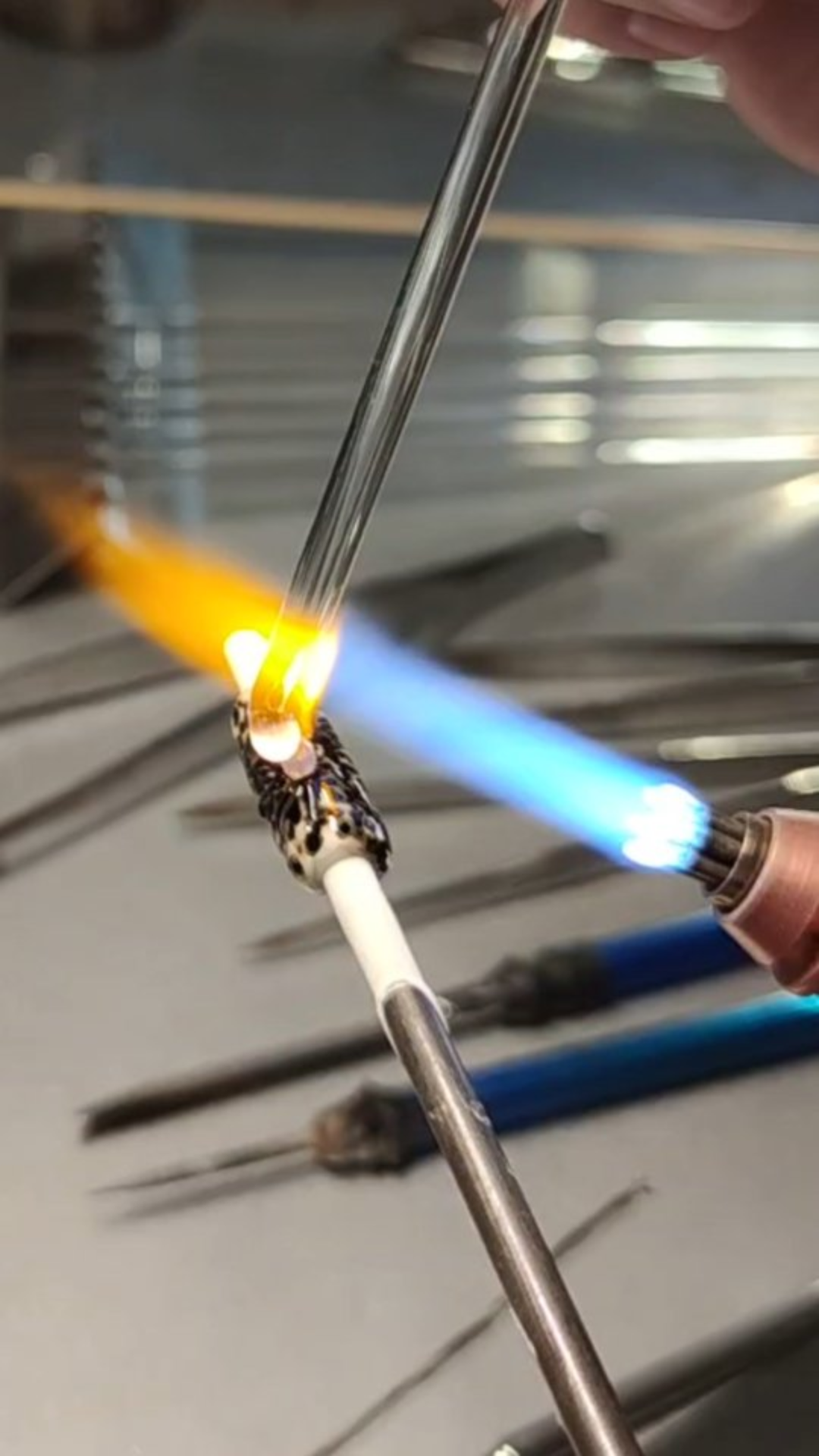 Turning flame flowers into beautiful glass beads