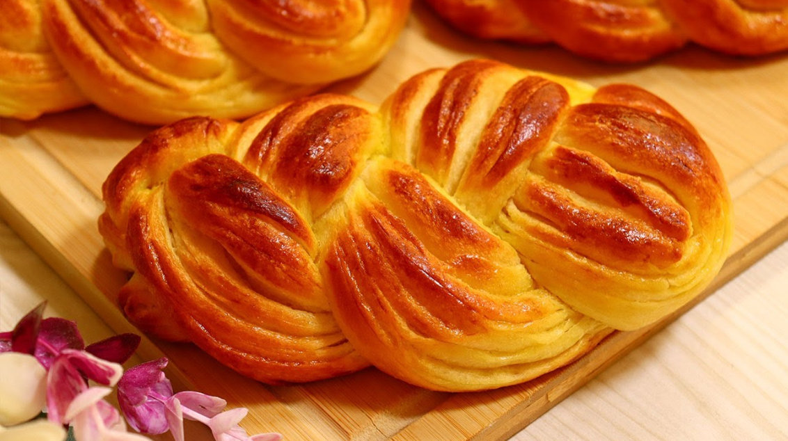 What makes homemade bread look professionally baked