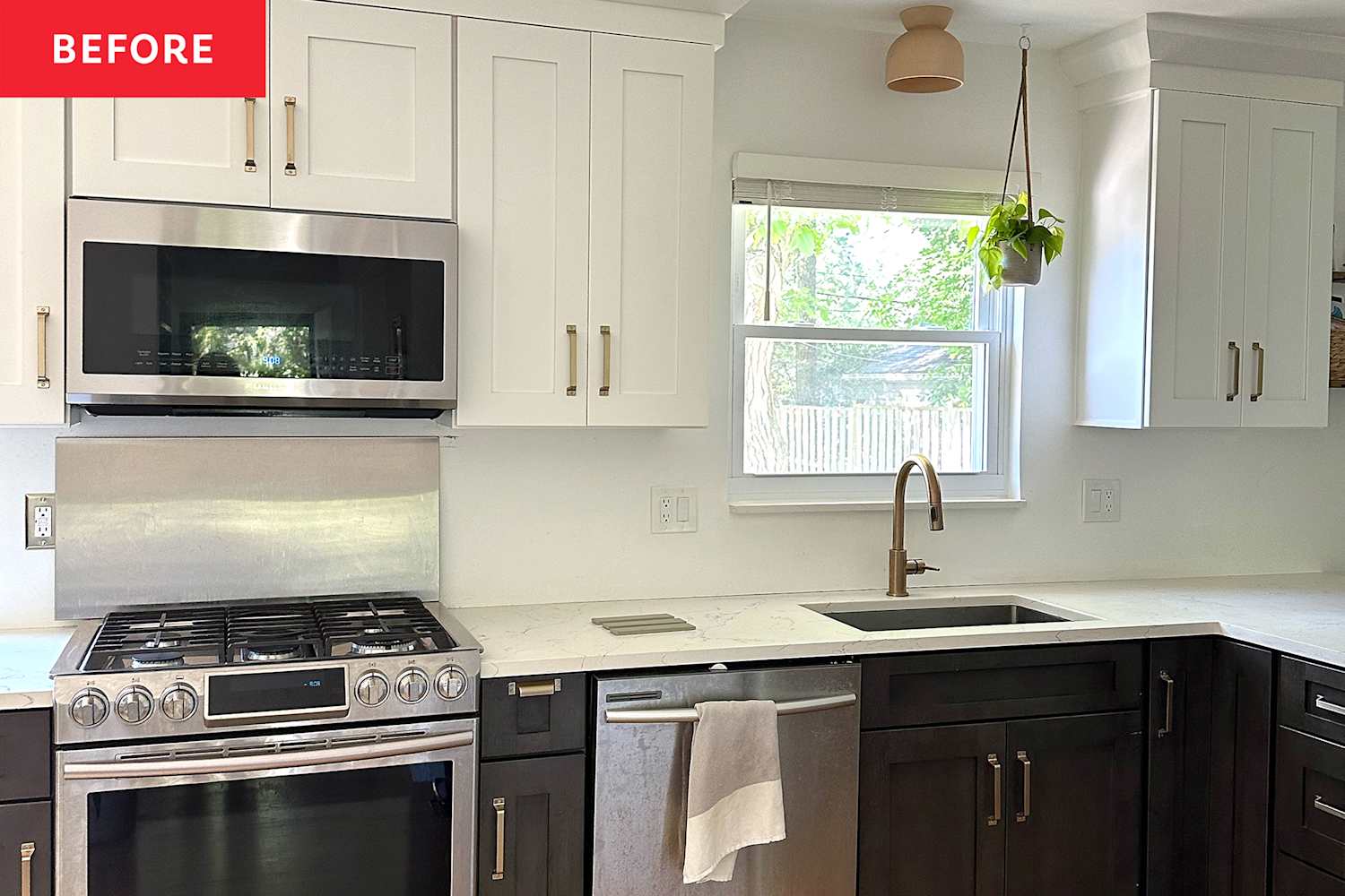 A builder-grade kitchen gets a pop of color with an easy backsplash upgrade