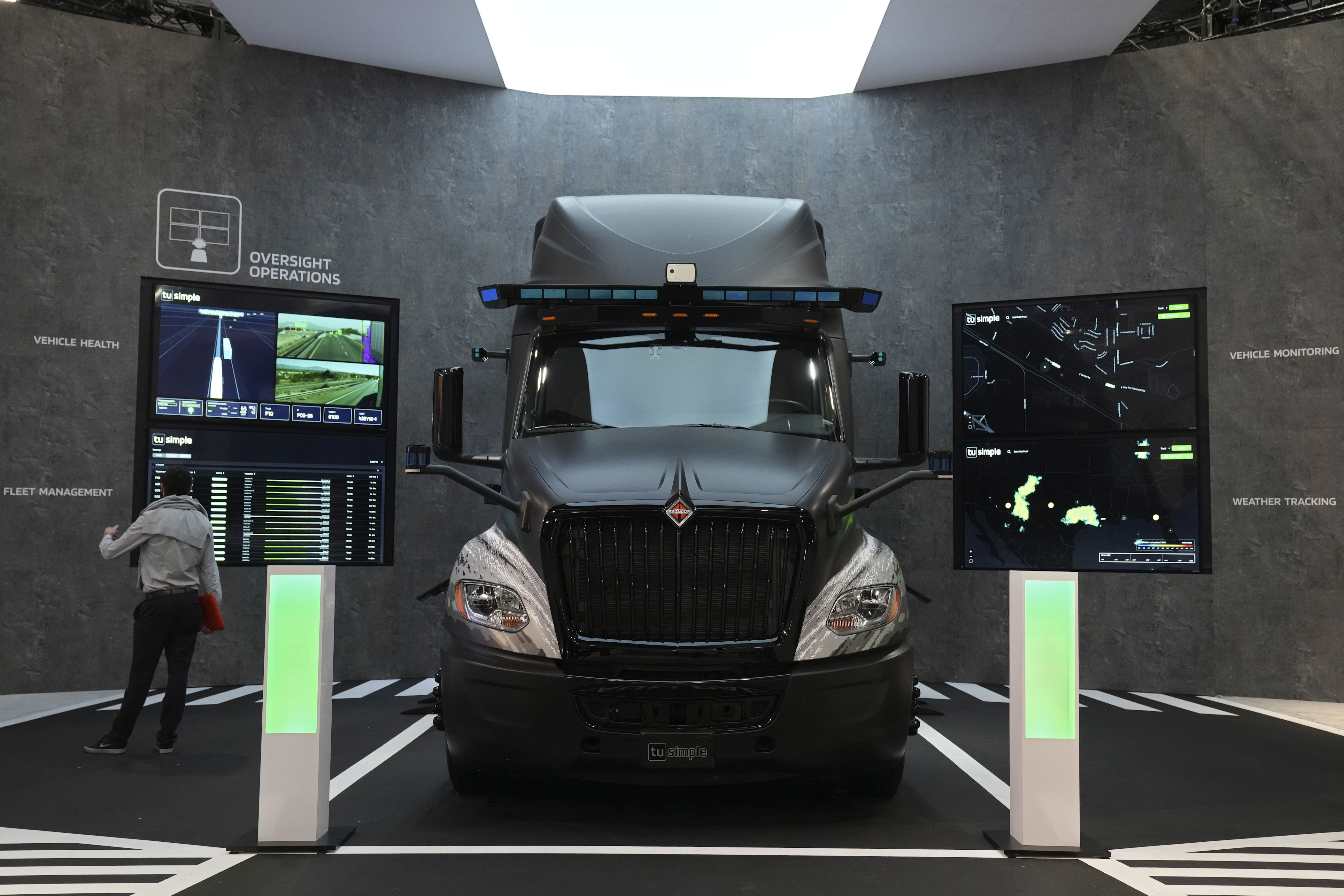 Teamsters sue California over self-driving truck rules