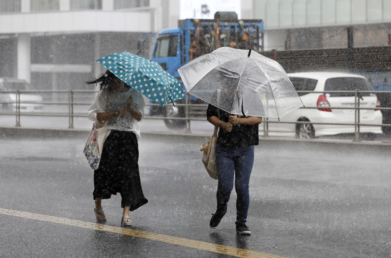 Japón emite orden de evacuación para más de 5.000 personas ante el avance el tifón Dolphin