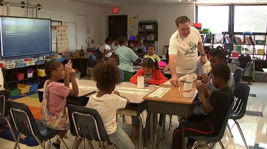 Elementary students receive financial head start