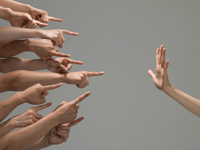 La culpa excesiva no se trabaja intentando eliminarla por completo, sino aprendiendo a entender cómo influye esa emoción en la vida.