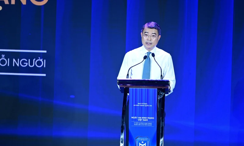 Thủ tướng: Xây dựng không gian mạng an toàn, lành mạnh, tin cậy và nhân văn