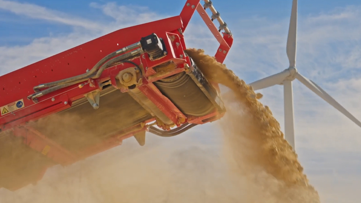 High capacity conveyor system handling bulk aggregate