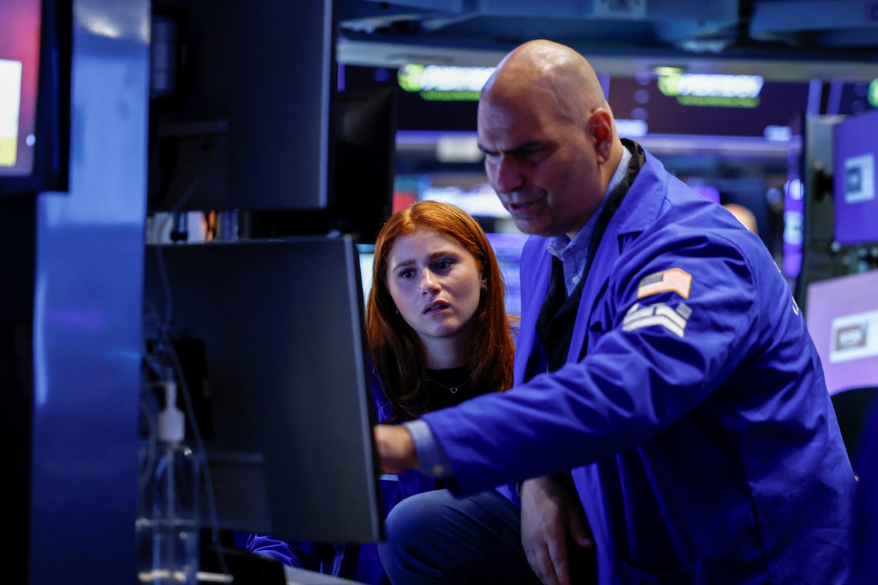 US stocks fall after weak earnings reports