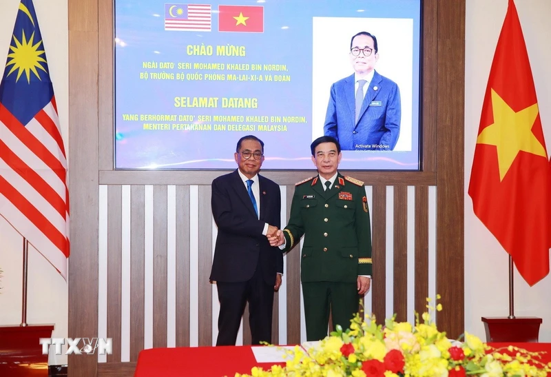 Bộ trưởng Bộ Quốc phòng Malaysia thăm chính thức Việt Nam