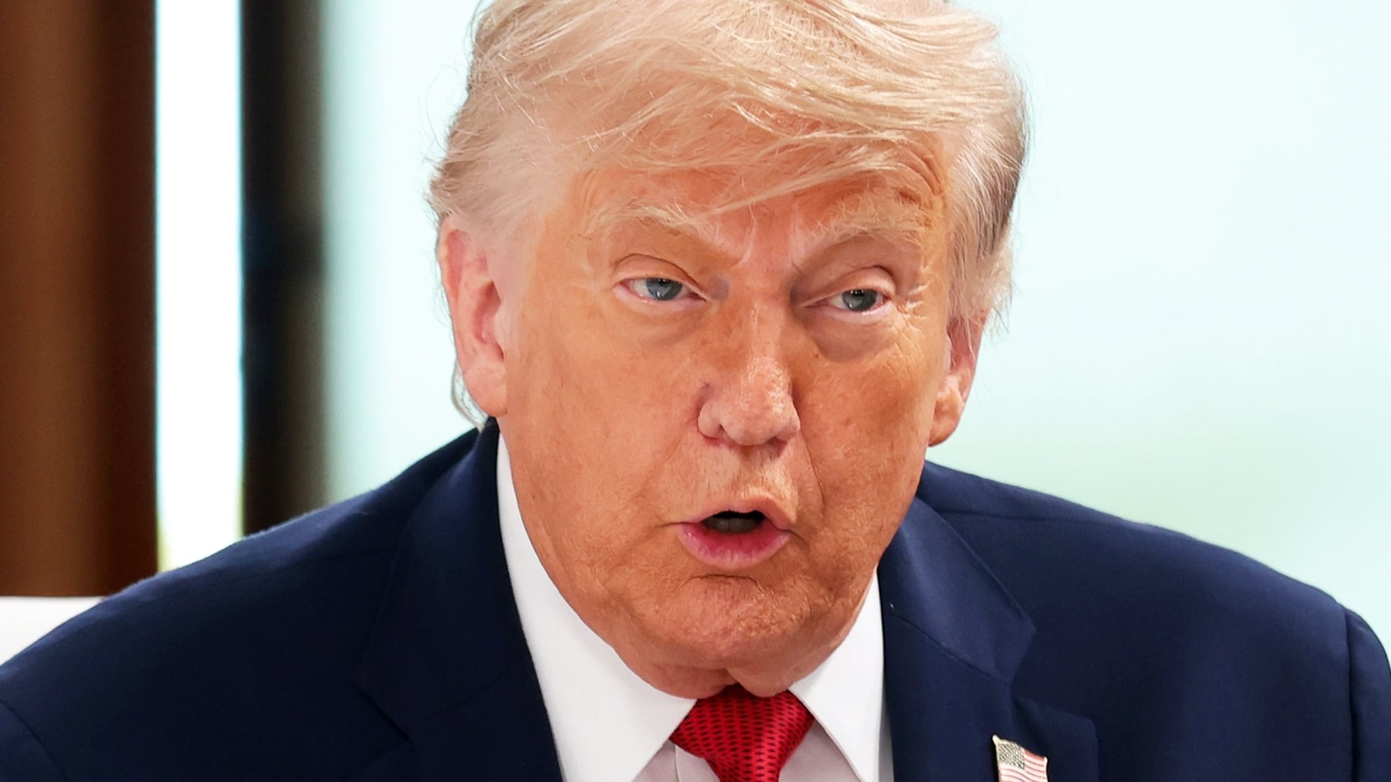Trump’s approval rating falls below 30 percent in new poll