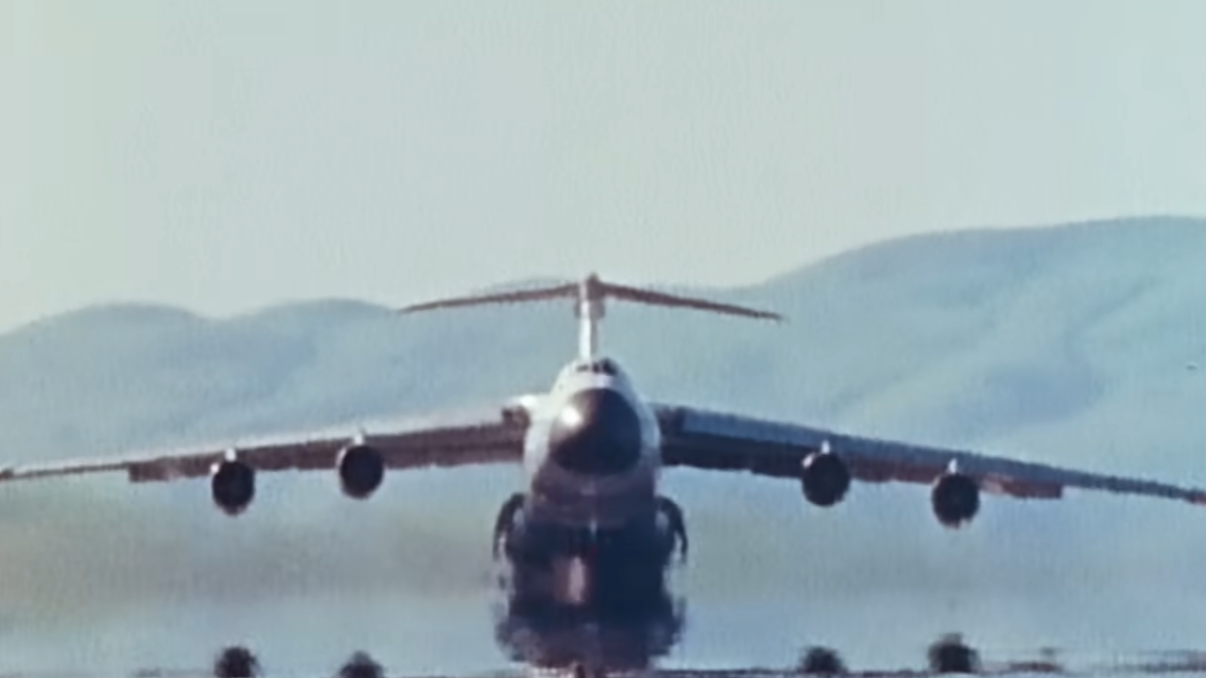 Watch Lockheed build a 6,000 ton aircraft carrier for the sky - then ...