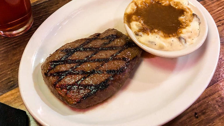 The Texas Roadhouse menu hack that gets you a cheaper steak dinner