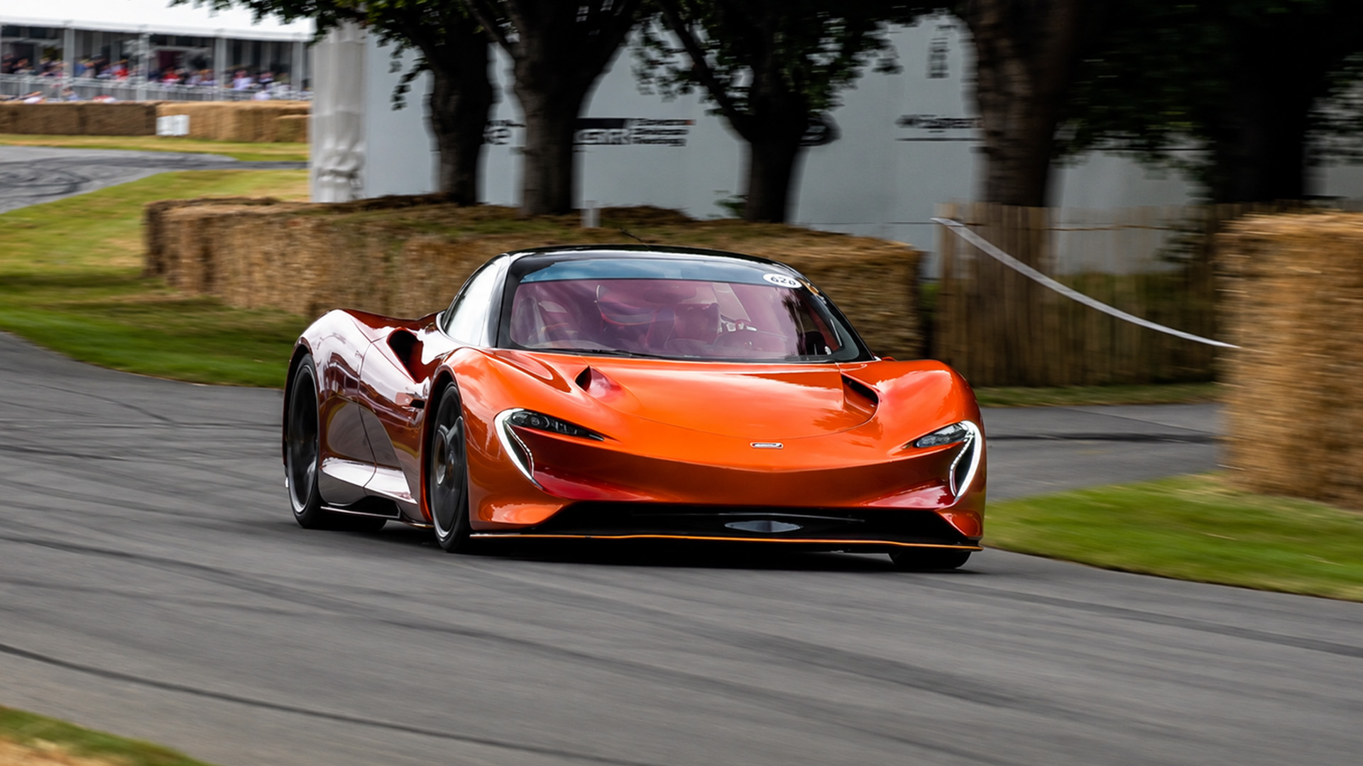 Rare McLaren Speedtail unleashes full power on the race track