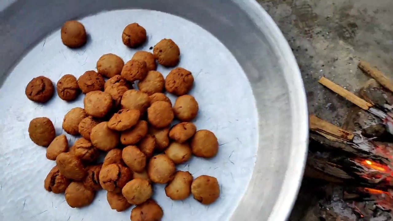 This village family's aloo & onion kachoris are impossible to resist